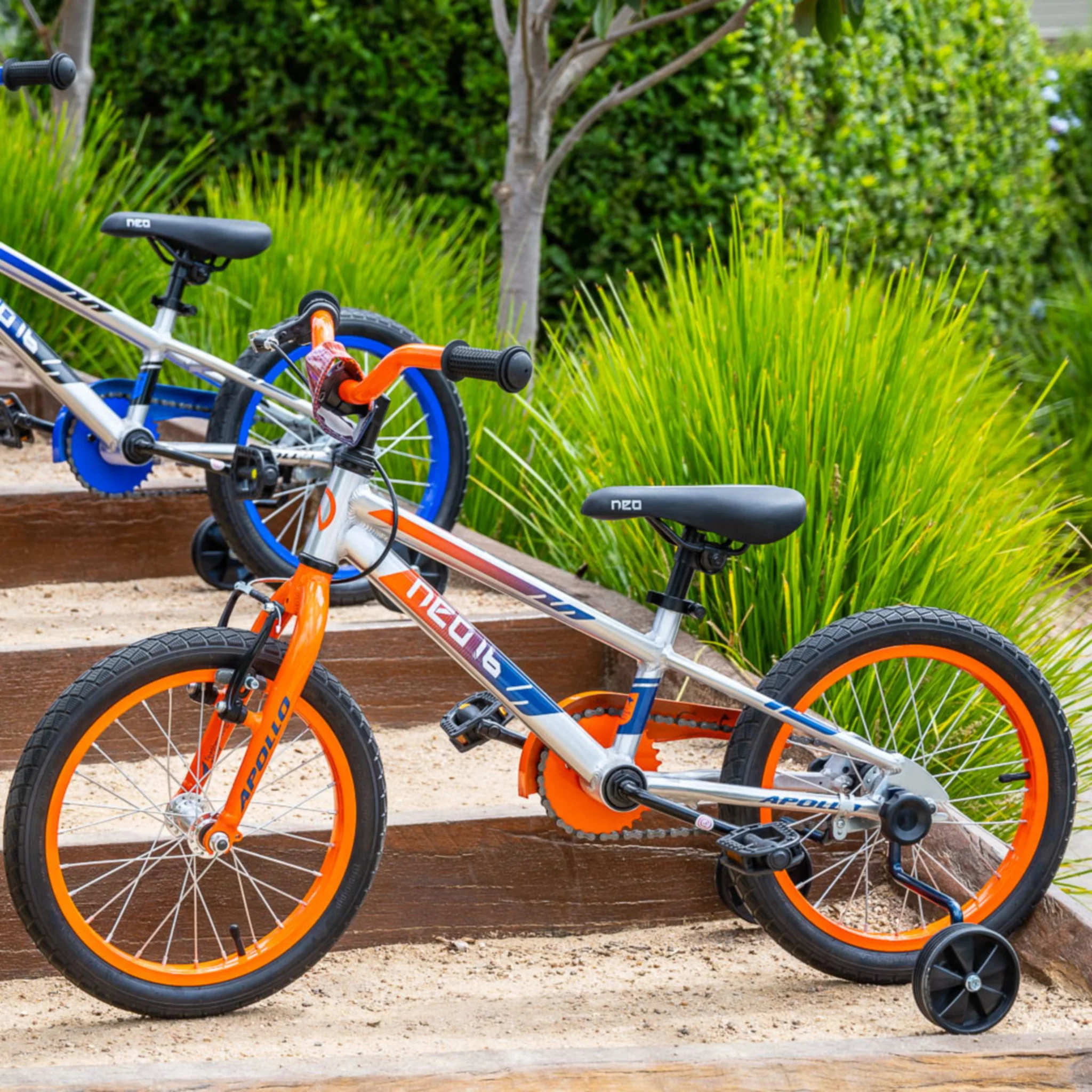 Apollo Neo 16" Kids Bike Brushed Alloy/Orange/Navy - Image 3