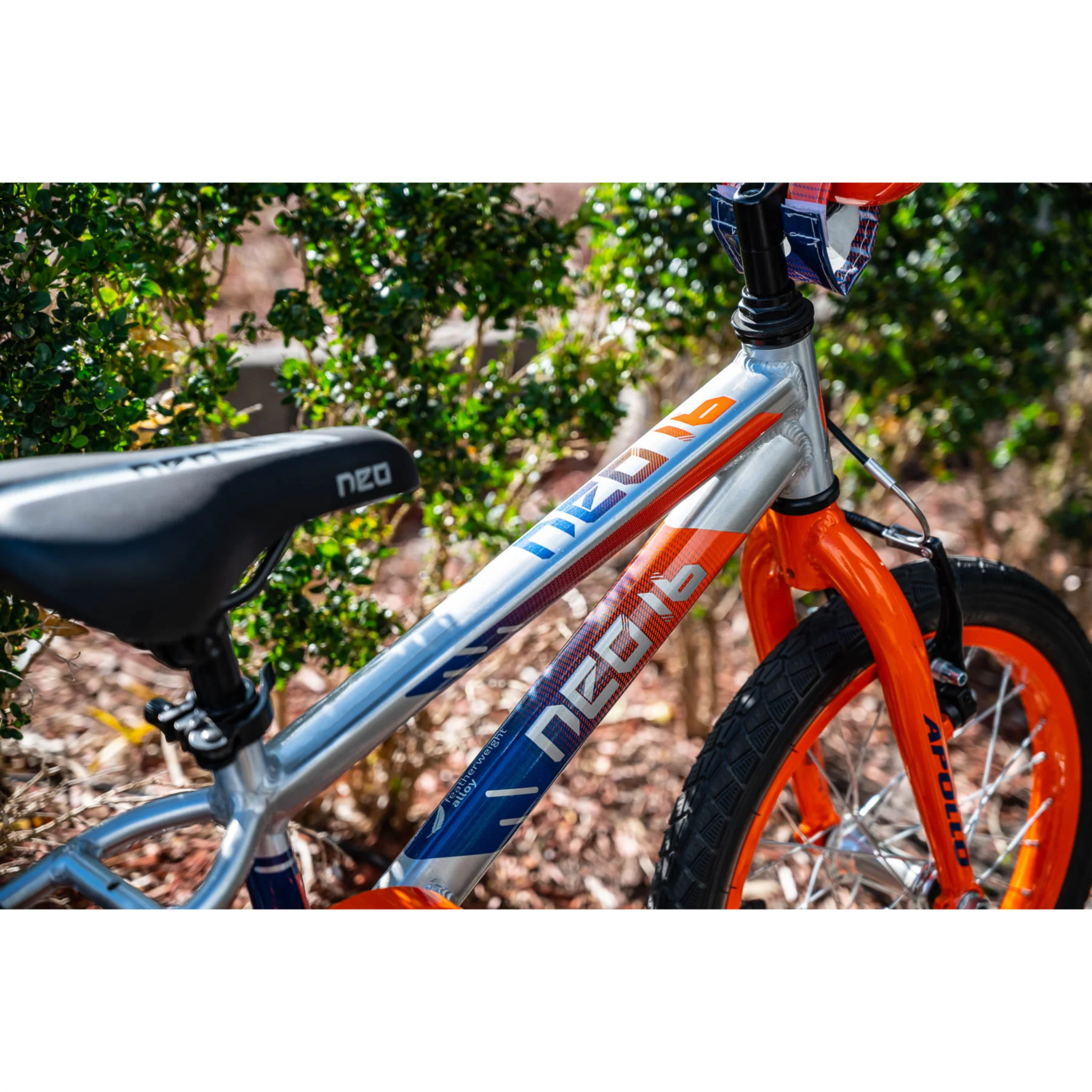 Apollo Neo 16" Kids Bike Brushed Alloy/Orange/Navy - Image 4