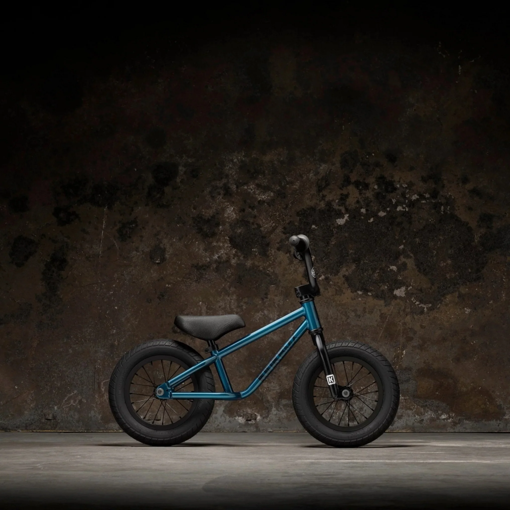 Kink Coast 12" Balance Bike Gloss Digital Teal - Image 7